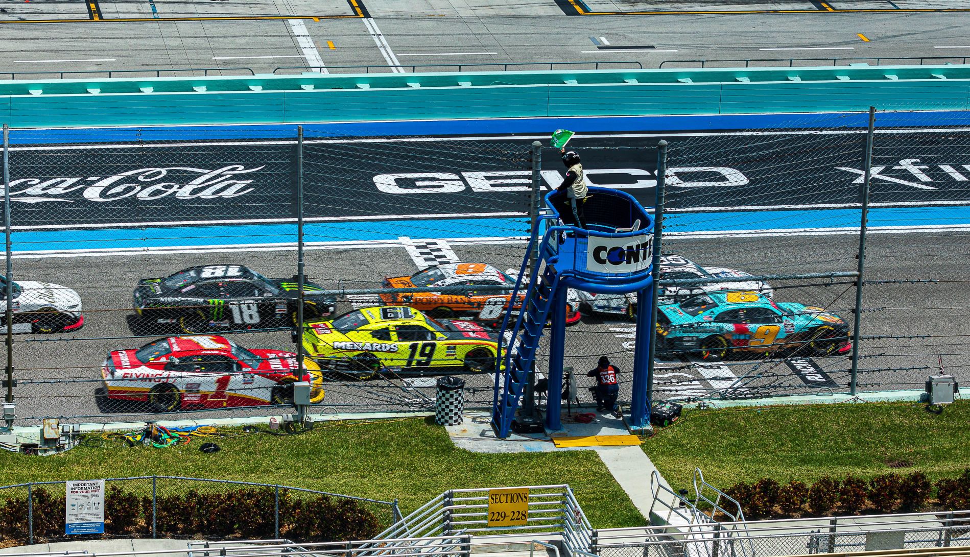The green flag at Sunday’s Contender Boats 250.